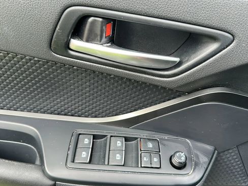 Used 2018 Toyota C-HR XLE image 38