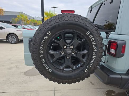 Used 2023 Jeep Wrangler Unlimited w/ Sun & Screen Package image 15