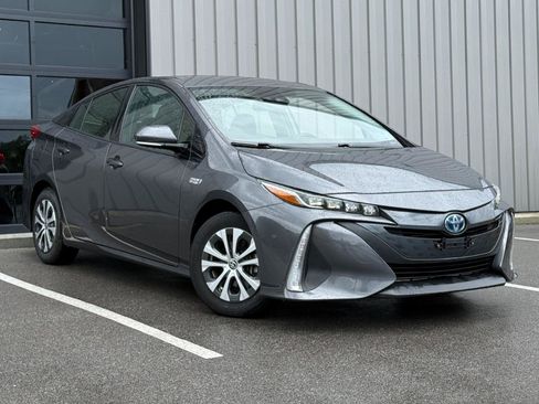 Used 2020 Toyota Prius Prime XLE FWD image 3
