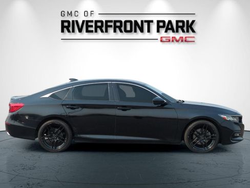 Used 2018 Honda Accord Sport image 2