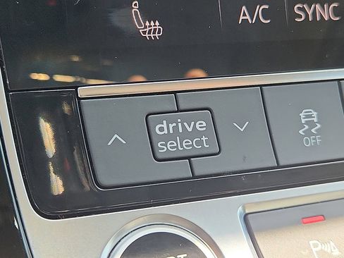 Used 2023 Audi Q8 Premium w/ Convenience Package AWD/4WD image 26