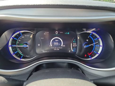 Used 2024 Chrysler Pacifica Limited FWD image 23