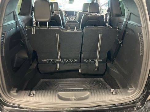Used 2024 Chrysler Pacifica Limited w/ S Appearance Package image 16