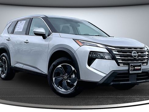 Used 2025 Nissan Rogue SV image 1