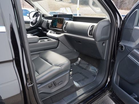 Used 2025 Ford Expedition Max Active image 30