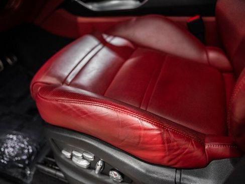 Used 2021 Porsche Cayenne Turbo image 32