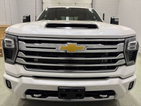 Used 2024 Chevrolet Silverado 2500 High Country w/ High Country Premium Package AWD/4WD image 10