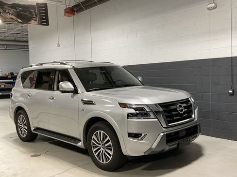 Used 2022 Nissan Armada SL w/ Captain's Chairs Package AWD/4WD image 3