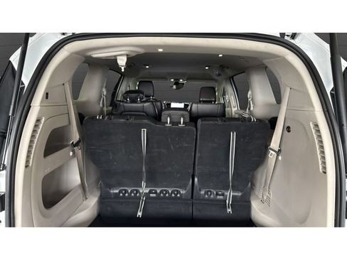 Used 2024 Chrysler Pacifica Touring-L image 26
