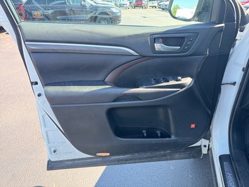 Used 2019 Toyota Highlander Limited Platinum AWD/4WD image 21