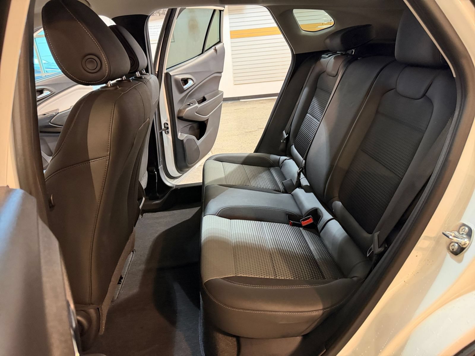 Used 2026 Chevrolet Trax LT FWD image 38