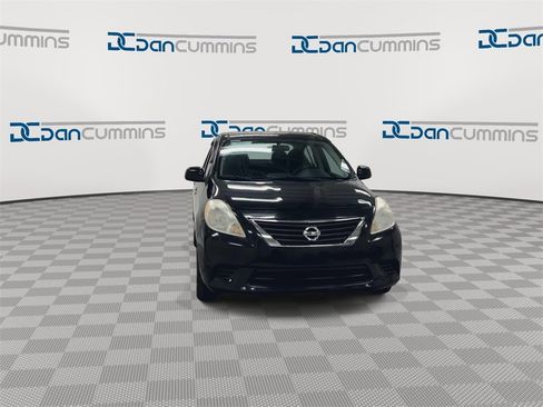 Used 2013 Nissan Versa SV image 3