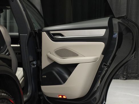 Certified 2025 Porsche Macan 4 Electric AWD/4WD image 15