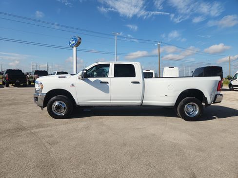 Used 2024 RAM 3500 Tradesman w/ Chrome Appearance Group AWD/4WD image 4
