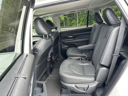 Used 2024 Toyota Grand Highlander AWD Hybrid image 32