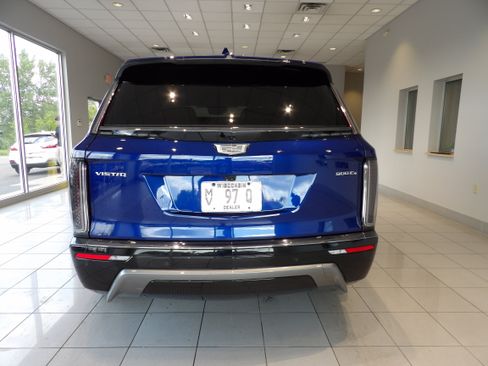 Used 2026 Cadillac Vistiq Sport w/ LPO, Floor Liner Package AWD/4WD image 6