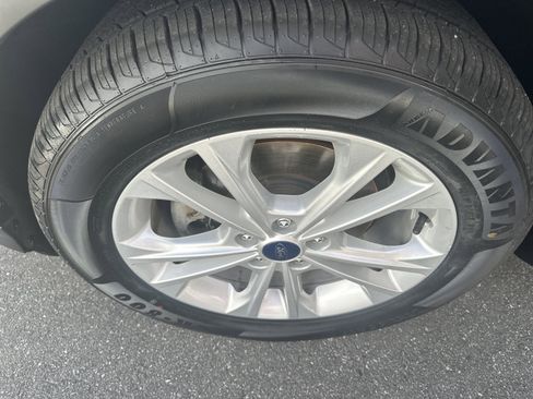 Used 2017 Ford Escape SE FWD image 29