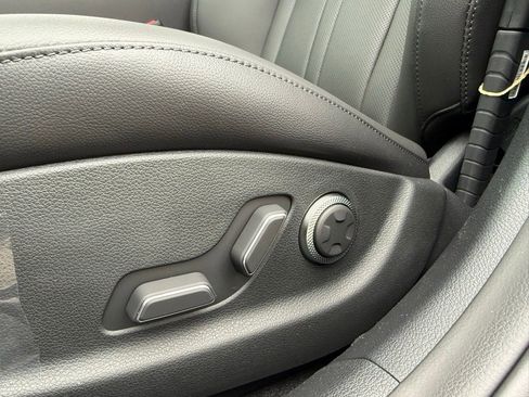 New 2025 Genesis G80 2.5T Advanced image 11