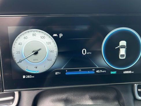 Certified 2022 Hyundai Elantra Limited FWD image 12