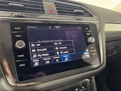 Used 2023 Volkswagen Tiguan SE w/ Panoramic Sunroof Package AWD/4WD image 22