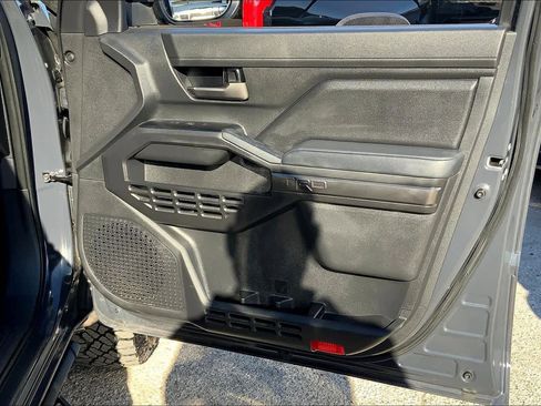 Used 2025 Toyota Tacoma TRD Sport image 22