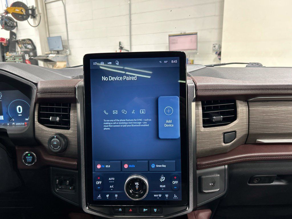 Used 2024 Ford Expedition Limited AWD/4WD image 21