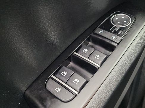 Used 2025 Kia Soul LX w/ LX Technology Package FWD image 27