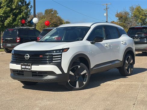 New 2026 Nissan Kicks SR image 2