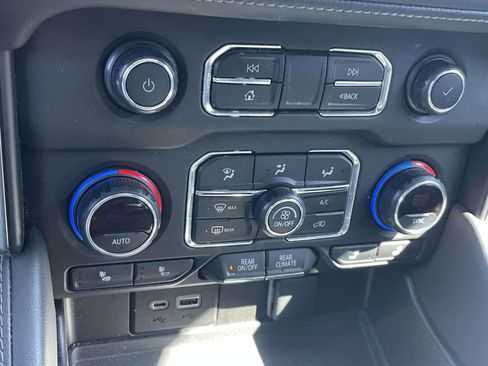 Used 2021 Chevrolet Tahoe Z71 image 17