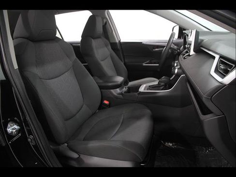 Used 2025 Toyota RAV4 XLE AWD/4WD image 16
