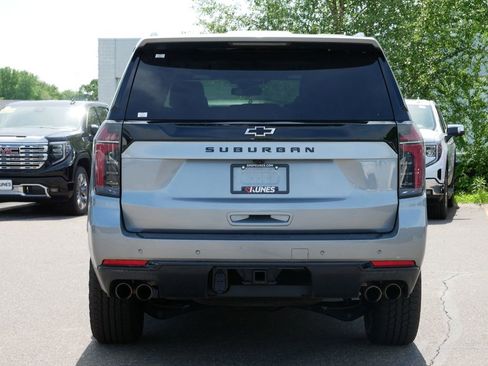 Used 2025 Chevrolet Suburban Z71 AWD/4WD image 9