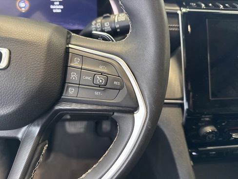 Used 2023 Jeep Grand Cherokee Altitude image 16