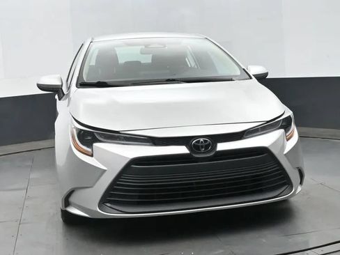 Used 2024 Toyota Corolla LE FWD image 3