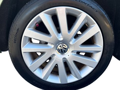 Used 2009 Volkswagen Beetle S image 43