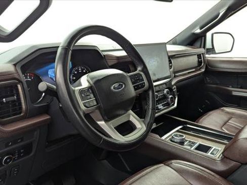 Used 2024 Ford Expedition Limited image 23