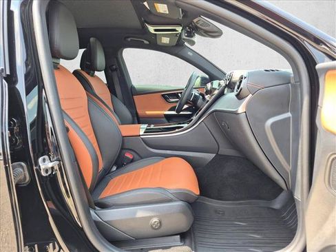 Used 2024 Mercedes-Benz GLC 300 4MATIC image 21