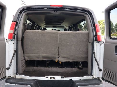 Used 2017 Chevrolet Express 3500 LT w/ LT Preferred Equipment Group RWD image 4