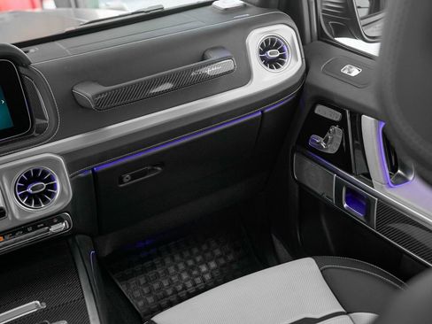 Used 2025 Mercedes-Benz G 63 AMG 4MATIC image 32