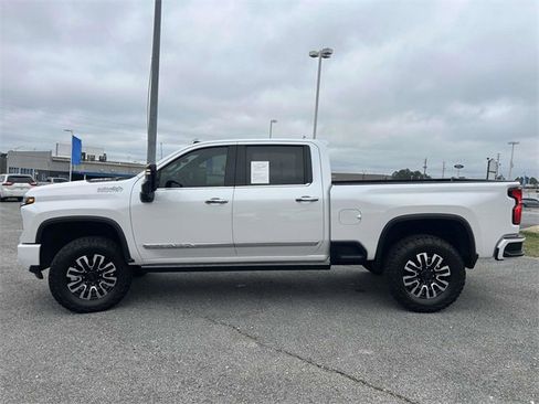 Used 2024 Chevrolet Silverado 2500 High Country w/ High Country Premium Package image 6
