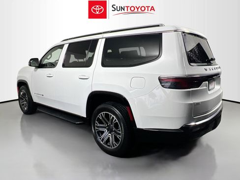 Used 2024 Jeep Wagoneer Series II w/ Flexible Seating Group RWD image 6