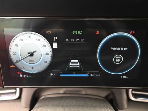 Certified 2024 Hyundai Elantra SEL w/ Convenience Package image 17