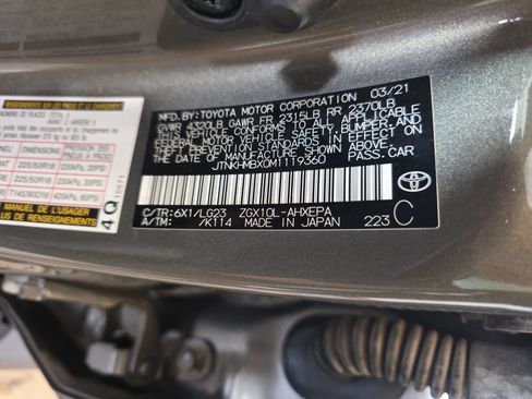 Used 2021 Toyota C-HR Limited FWD image 32