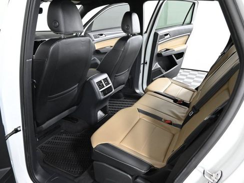 Certified 2022 Volkswagen Atlas Cross Sport SE w/ Panoramic Sunroof Package image 16