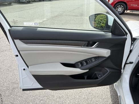 Used 2020 Honda Accord EX image 21