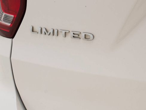 Used 2019 Ford Explorer Limited image 12