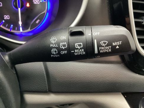 Used 2023 Chrysler Pacifica Touring-L image 35