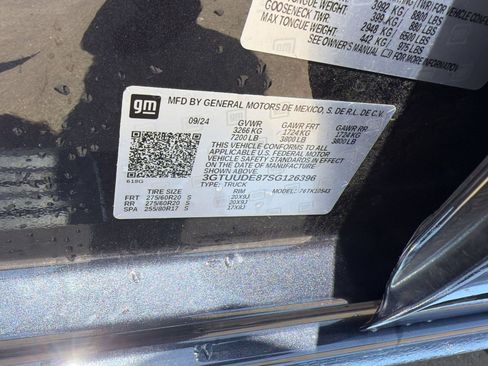 Used 2025 GMC Sierra 1500 SLT AWD/4WD image 27