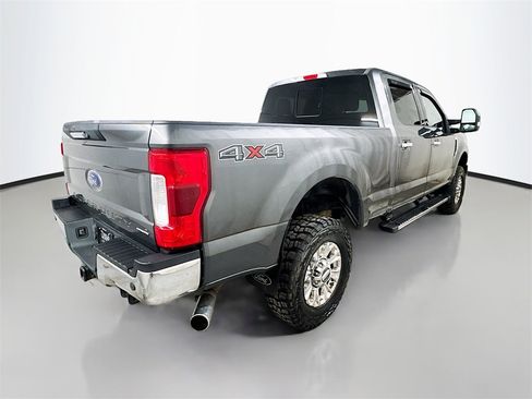 Used 2017 Ford F350 Lariat image 9