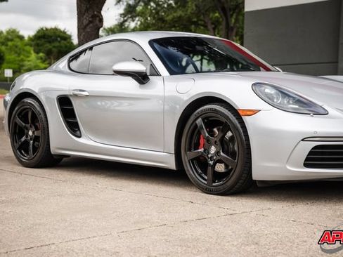 Used 2017 Porsche 718 Cayman RWD image 52