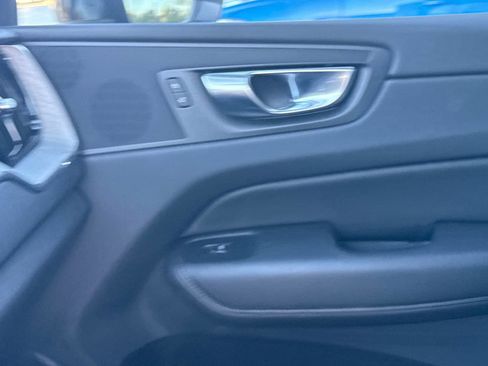 Used 2025 Volvo XC60 B5 Plus image 21